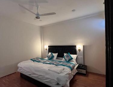 Deluxe Double Room (2 Adults + 1 Child)