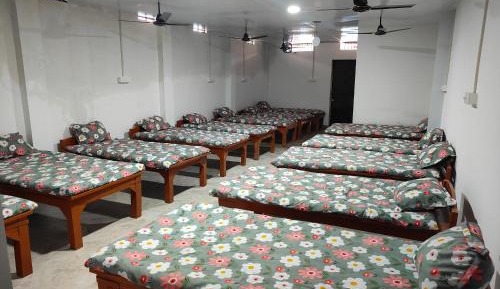 Single Bed in Mixed Dormitory Room