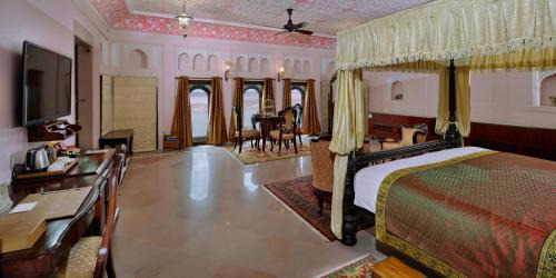 Maharajah Suite with Ganges View