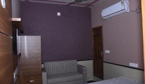 Deluxe Double Room (2 Adults + 1 Child)