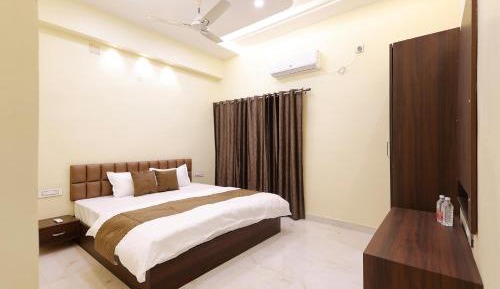 Deluxe Room (2 Adults + 1 Child)