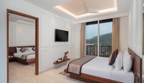 Family Suite Pool View