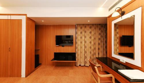 Suite with 15% Discount on F&B and 10% Discount on Spa, Complimentary Early Check in or Late Check Out by 2 Hrs