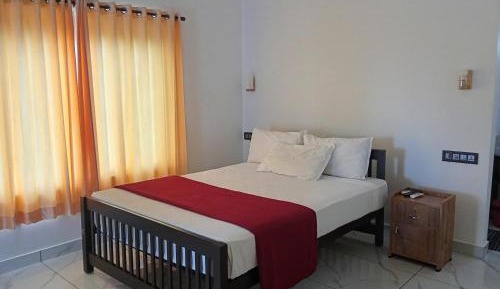 Deluxe Double Room with Side Sea View