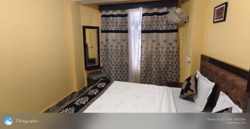 Deluxe Double Room (2 Adults + 1 Child)