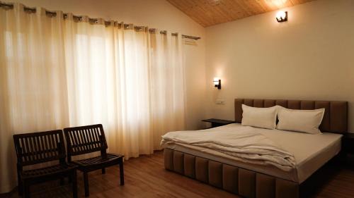 Superior Double or Twin Room with Mountain View