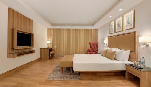 Executive Room (10% off on Food & Soft Beverage services)