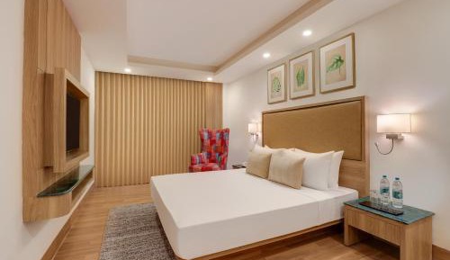 Deluxe Suite  (10% off on Food & Soft Beverage services)