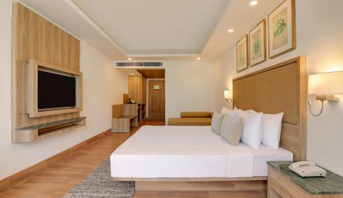 Deluxe King Room (10% off on Food & Soft Beverage services,Complimentary Hi-Tea,15% off on session of Spa and 10% Off on Laundry service)