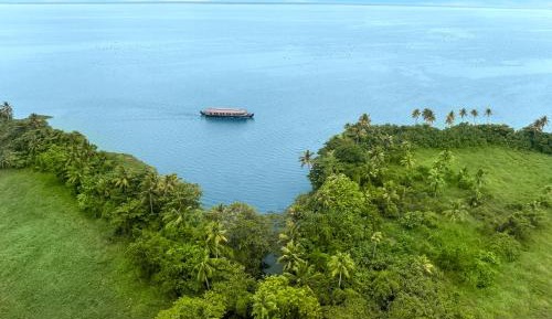 Four Bedroom House Boat with All Meals, with Evening tea, coffee, and snacks, with Fishing and indoor games:Check in at 12 noon and check out 9 30 am
