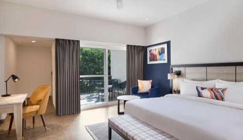 Grand King Room with Courtyard View