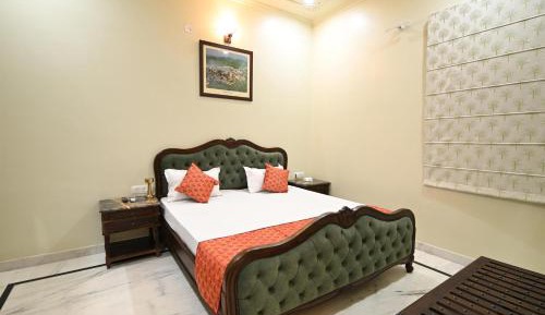 Classic One-Bedroom Apartment with King Bed