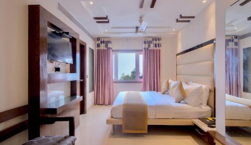 Premier Suite with Free Airport Pickup