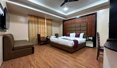 Deluxe Queen Room