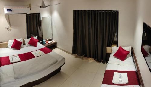 Deluxe Triple Bed A/C Room