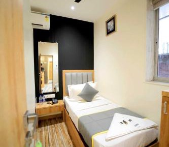 Single Room with Shared Bathroom