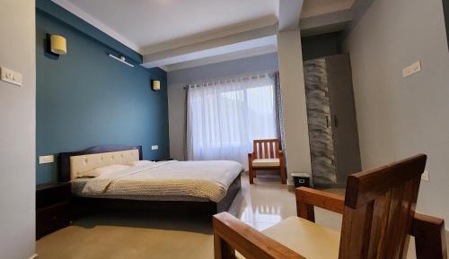 Deluxe Queen Room