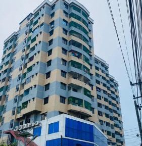 Three-Bedroom Apartment with Balcony