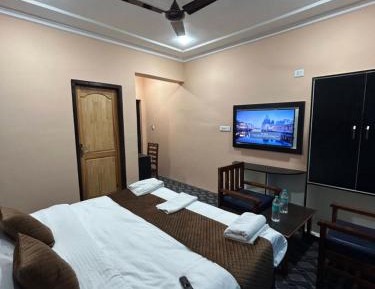Standard Queen Room