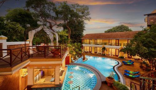 Deluxe Twin Pool View with Balcony