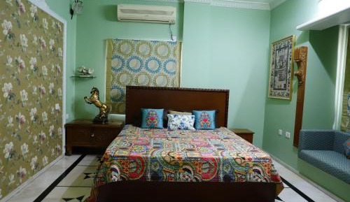 Deluxe King Room