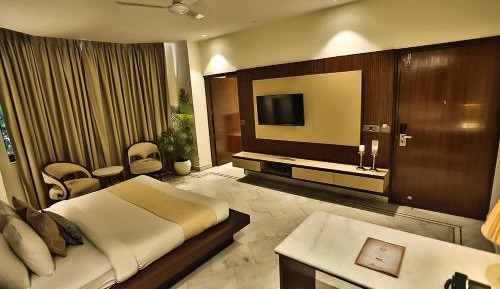 Deluxe Room with Bath Tub, INR 500 OFF on Airport Transfer and Spa Session