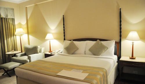 Business Double Room  with INR 500 Hotel Credit redeemable on Food & Soft Beverages | 15% off on Spa | 3 hrs early check-in and late check-out, subject to availability