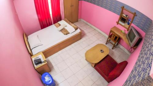 Single Room with Private Bathroom