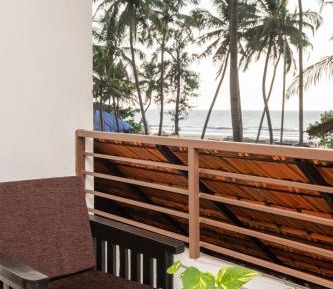 Deluxe Double Room with Side Sea View