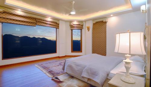 Deluxe One-Bedroom Apartment