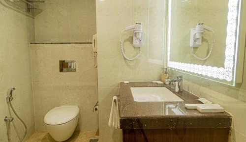 Deluxe Twin Room with Balcony - 15% Discount on F&B (A la Carte), Laundry and SPA (60 minutes session), 2 hours Early check in or Late check out (Subject to availability
