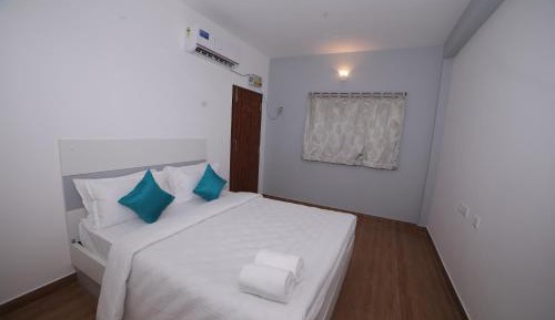 Deluxe Double Room (2 Adults + 1 Child)