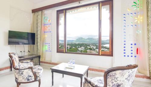 Luxury Lake View Suite