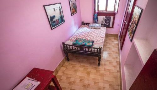 Single Room with Shared Bathroom