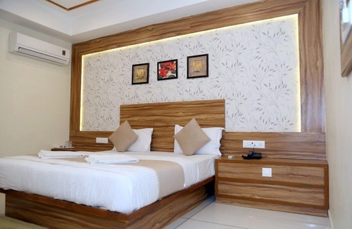 Navrangpura Hotel | Hotel Shobhna Palace