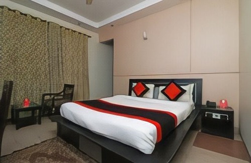 Sector 40 Hotel | OYO 18685 Shweta Inn