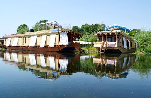 Nagin Bagh Hotel | Peacock Houseboats