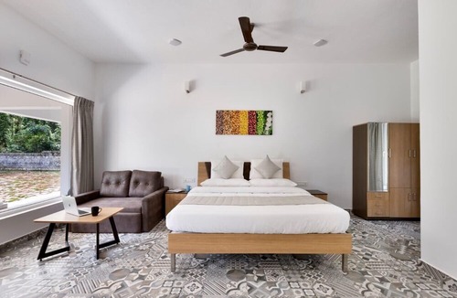 Kanbylu Baichanalli Hotel | Tusker Trail