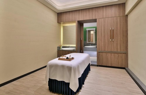 Maradu Hotel | The Artiste, Kochi, a Tribute Portfolio Hotel by Marriott