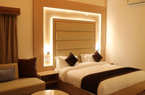 Kandaghat Hotel | Oakwood Hamlet Resort - Shoghi - Shimla