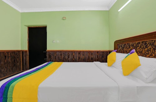 Thalayathimund Hotel | Itsy Hotels Rain Forest, 1 km from Rose Garden