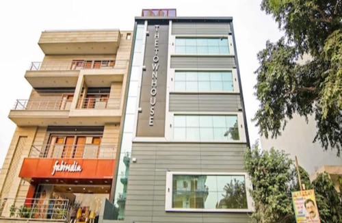 Pashim Vihar Hotel | The Town House