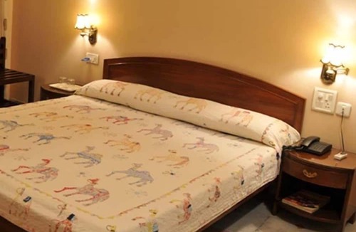Bani Park Hotel | Jas Vilas