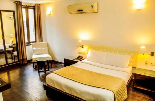 Saket Hotel | Fabhotel Anutham