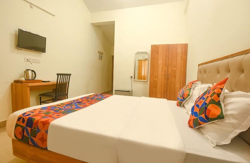 Nerul Hotel | FabExpress De Classio With Pool, Candolim