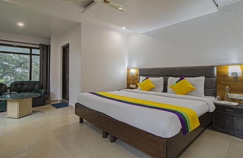 The Mall Road Hotel | Itsy Hotels Peak View, 300 Mts From Mall Road