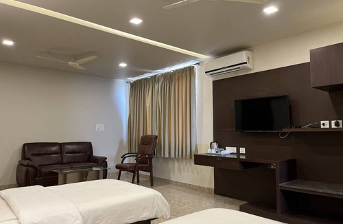 Chittoor Hotel | HSM Grand