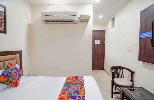 Vaishali Hotel | FabHotel Comfort Stay Vaishali - 300m from Chandra Laxmi Hospital, Ghaziyabad Ghaziabad