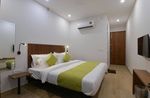 Indirapuram Hotel | Hotel The Emporio A Corporate suites