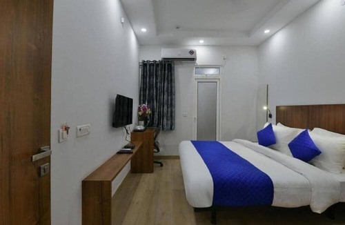 Indirapuram Hotel | Hotel The Emporio A Corporate suites